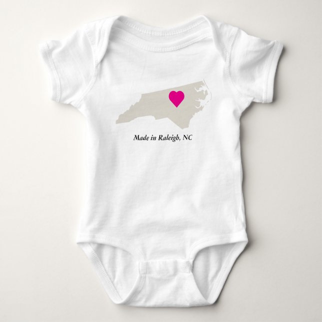 Anpassningsbar i North Carolina-staten Kärlek Baby T Shirt (Framsida)