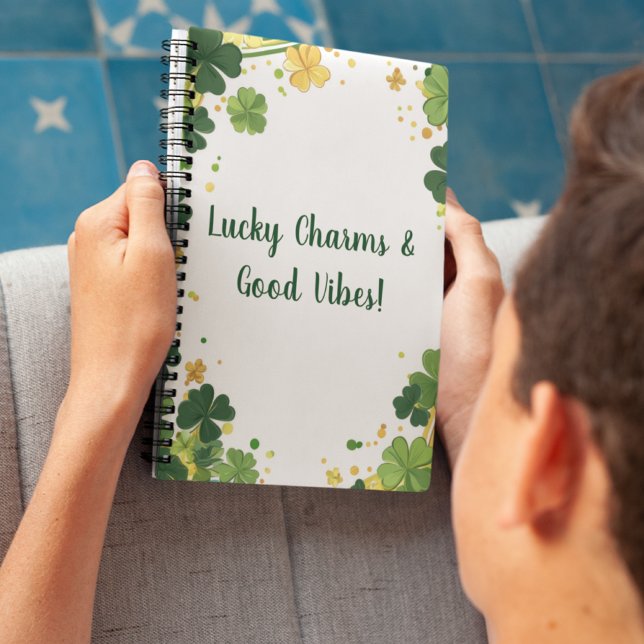 Anpassningsbar Irish Shamrock & Klöver Gräns Anteckningsbok (Custom Irish Shamrock & Clover Border Notebook)