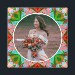 Anpassningsbar Juldagen Röda Grönten Bröllop Magnet<br><div class="desc">Anpassningsbar Red Grönt, julstjärnan Bröllop Giftermål, fotopapper, gift. Anpassa detta genom att lägga till ett eget foto. En varm röd och pulserande grönt av modern geometrisk mönster-stjärna omger bilden av bruden, brudgummen eller lycklig-paret. En personlig av dopamindekanter till visningen på ditt vita köks- eller elektiska hemkontor. Fira den bästa dagen...</div>