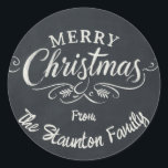Anpassningsbar Kalkboard God jul Wandedräkt Runt Klistermärke<br><div class="desc">Med anpassadet "God jul chalkboard-stil-dekal" kan du lägga till en personlig beröring till dina semesterhälsningar. Den här klisterlappen har ett skript för elegant och en klassisk ritbordsdesign och är perfekt för förslutning av kuvert, presentförpackningar eller dekorerande helgdagskort. Den tidlösa svartvita designen ge som vintagen känner, skapar den perfekt för dem...</div>