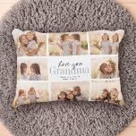 Anpassningsbar Kärlek You Grandma Barnbarn Photo C Prydnadskudde<br><div class="desc">Kärlek du mormor! En vacker modern familjefolleringsgåva till en älskad mormor kombinerar handskrivet skript med modern typografi och layout. Fyll den här anpassningsbarnas accentkudde med åtta favoritfoton från barnbarn,  bröllop och andra livshändelser och ge mormors ansikte ett leende i åratal till komen.</div>