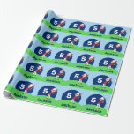 Anpassningsbar Kids Baseball Player Boy Birthday Presentpapper<br><div class="desc">Coola anpassningsbar barn sportfödelsedag pappra i grönt och blått med en liten pojke i basebollligan med en röd basebolluniform. Anpassa med ditt barns namn i blått och hans ålder i vitt på blå himmel. Ett underbart byte av födelsedagsfest i baseboll.</div>