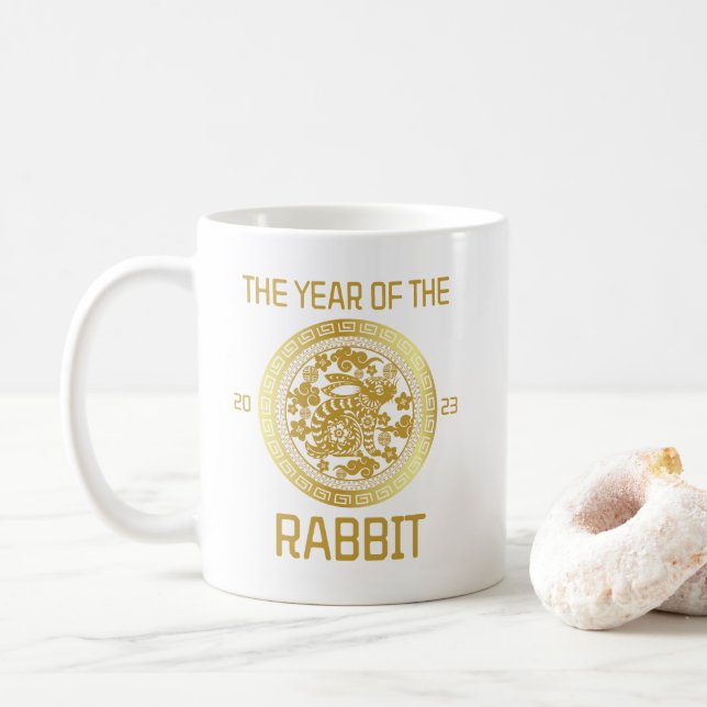 Anpassningsbar Kinesiskt kaninår 2023 Kaffemugg (Med munk)