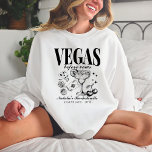 Anpassningsbar Las Vegas Bachelorette Party Person T Shirt<br><div class="desc">Förbered dig för din Las Vegas-bachelorette extravaganza med vår Dusty Blue Vegas before Vows-Anpassningsbar Las Vegas Bachelorette Party Personlig Crewnacktröjor. Den bekväma och snyggt tröjan är skräddarsydd för att du ska kunna se och känna dig underbar i hela speciella helg. Med en retro-kasinon-bach resa-design som är invecklad i väven anger...</div>