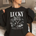 Anpassningsbar Las Vegas Bachelorette Party Person T Shirt<br><div class="desc">Öka din upplevelse av Las Vegas bachelorette med vår "Lucky in Kärlek" Anpassningsbar Las Vegas Bachelorette Party Personlig Sweatshirt. Den här tröjan är inte bara kläder. Den är en symbol för ditt glada firande och kamaraderie. Med en retro-kasino-bach-design i resa, som innehåller en hel del detaljer som poker dice och...</div>