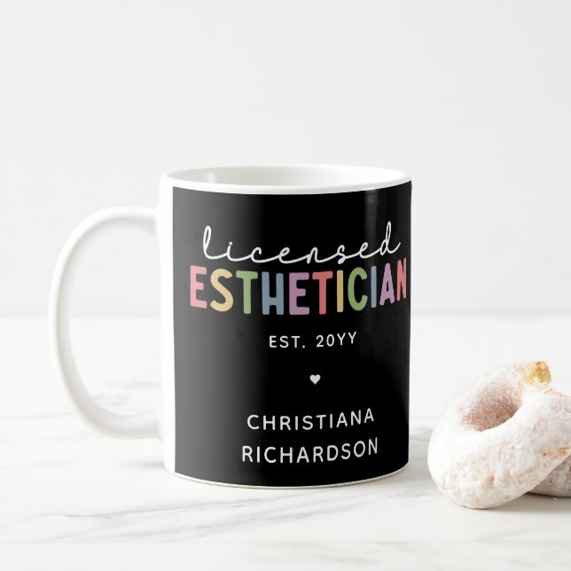 Anpassningsbar Licensed Esthetician Cosmetolog Kaffemugg (Med munk)