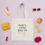 Anpassningsbar Little Bag av Magic Minimalist Mode Tygkasse<br><div class="desc">Den här väskan är en snyggt och ett funktionellt tillbehör som kombinerar det bästa av båda världar: roligt och lekfull typografi med en minimalistisk design som gör den mångsidig och lätt att bära med vilken utrustning som helst och som tillför en aning sofistikering och elegans till hela utseendet. Typografin är...</div>