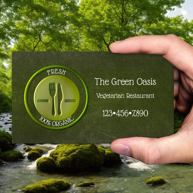 Anpassningsbar Logotyp Vegetarian Restaurant Affär Visitkort (Green organic vegetarian restaurant business card with faux leather)