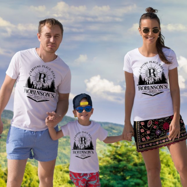 Anpassningsbar matchande familjekampanjmonogram t shirt (Skapare uppladdad)