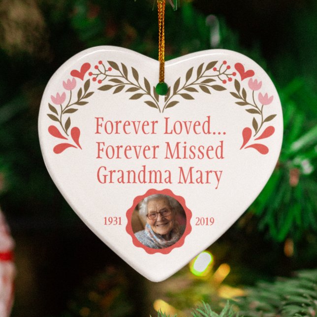 Anpassningsbar Memorial-julprydnad med foto Julgransprydnad Keramik (Custom Memorial Christmas Ornament with Photo hanging on a Christmas tree branch)