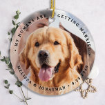 Anpassningsbar Modern Förlovning Pet Bröllop Hund  Julgransprydnad Keramik<br><div class="desc">Fira din förlovning och ge unika bröllop spara datum med anpassningsbarna foto, och personligen "Mina människor är Gifta sig" bröllop spara datum är ornament. Anpassa med dina favoritfoton, namn och datum. Den här anpassningsbarna är fotot av bröllop-ornament som är perfekt för förlovningsfest-favoriter, meddelande om överraskande förlovning och ett alternativ till...</div>