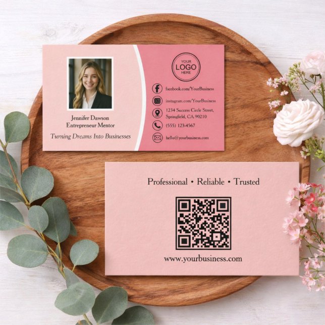 Anpassningsbar Modern Rosa Professionell Foto & QR Visitkort (Skapare uppladdad)