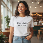 Anpassningsbar Möhippa Bröllop T-shirt<br><div class="desc">En underbar gåva till en brids smekmånad,  möhippa eller bachelorettfest!</div>