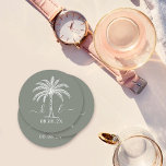 Anpassningsbar Monogram Bröllop Logotyp Handflatan Underlägg Papper Rund<br><div class="desc">Vackert och elegant bröllop inbjuder till firande av kärlek i sin renaste form med inbjudningar som spegel för er unions elegans. Ordna era inbjudningar till elegant bröllop i dag och ställ in scenen för ett firande som är lika tidlöst som kärlek. Oavsett om du gifter sig i din hemstad eller...</div>