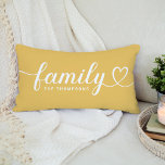 Anpassningsbar Monogram för Family Kärlek Script G Lumbarkudde<br><div class="desc">Den moderna och snyggt anpassningsbarna med ländryggen dekorativ kudde har en enkel och minimal "Familjetypografi" som innehåller blomstrande detaljer och hjärtedetaljer. Anpassa versaltexten nedan med ett monogram eller år fastställt. Den vita och gyllene gulten färg kan ändras.</div>