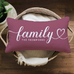 Anpassningsbar Monogram för Family Kärlek-skript R Lumbarkudde<br><div class="desc">Den moderna och snyggt anpassningsbarna med ländryggen dekorativ kudde har en enkel och minimal "Familjetypografi" som innehåller blomstrande detaljer och hjärtedetaljer. Anpassa versaltexten nedan med ett monogram eller år fastställt. Färgen kring vin och ro kan ändras.</div>