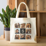 Anpassningsbar Monogram för svartvitt fotokollage Tygkasse<br><div class="desc">Du kan använda Instagram-foton för den här designen. Använda 8-kvadratfoton som skapar en unik och personlig gåva. Eller så kan du behålla hipstervalpen och göra ett trendig till keepy. Om du behöver justera bilder klickar du på verktyg för att anpassa ändringar.</div>