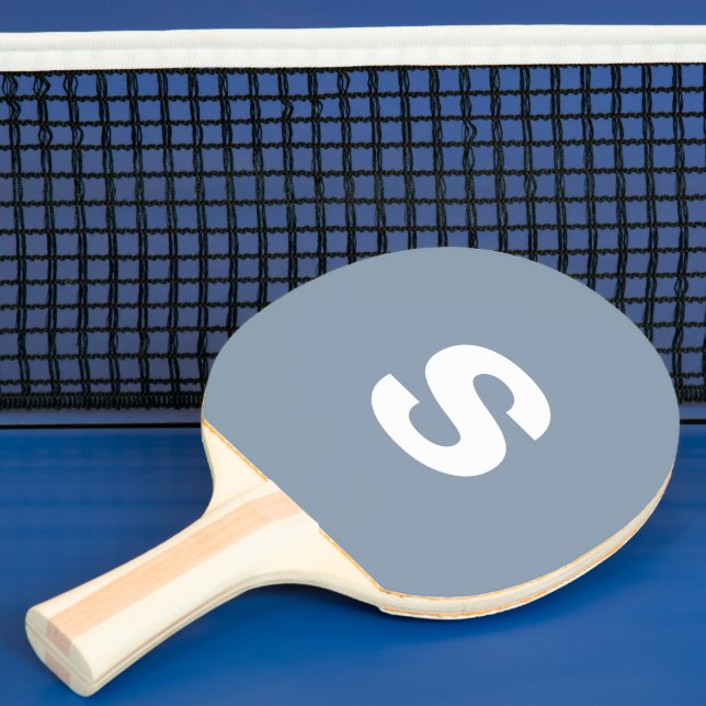 Anpassningsbar Monogram Initial Dusty Blue Pingisracket (Insitu)