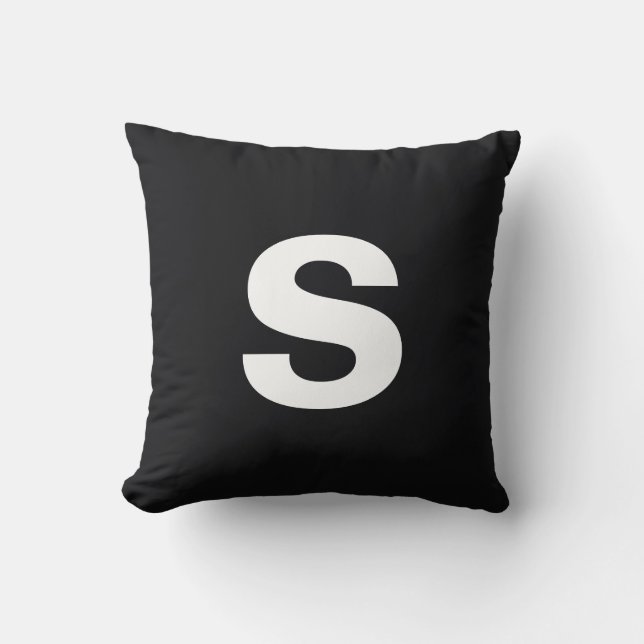 Anpassningsbar Monogram Initial Jet Black Dekorati Kudde (Framsida)