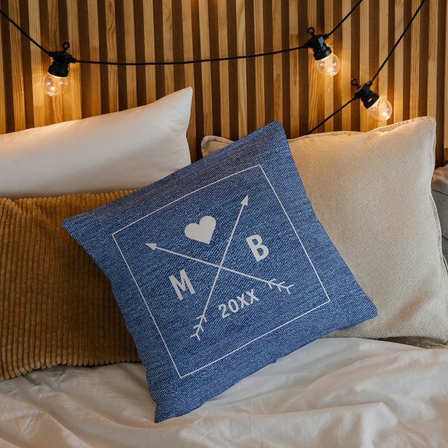 Anpassningsbar Monogram Kärlek Heart Arrows on Den Kudde (Skapare uppladdad)