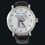 Anpassningsbar Monogram Namn Best Man Gfit Bröllop Armbandsur<br><div class="desc">Den här unika klockan är designad som en gåva till din bästa man. Innehåller monogrammet/startvärdet, första namn och datum för bröllop. Monogrammet är till och med unikt - titta noga och se tre färg, som ge känner djupet. Speciellt sätt att tacka honom för att han är en del av din...</div>