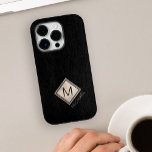 Anpassningsbar monogram namn, svart modern<br><div class="desc">Elegant lyxmankulin exklusiv ser ut iphone case med en enkel,  minimalistisk monogrambakgrund,  brev och namn över ett svart läderutseende (TRINTED). Perfekt för använda av professionell för företag eller som gåva till en man.</div>