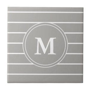 Anpassningsbar Monogrammed Grått och vit Rand Kakelplatta