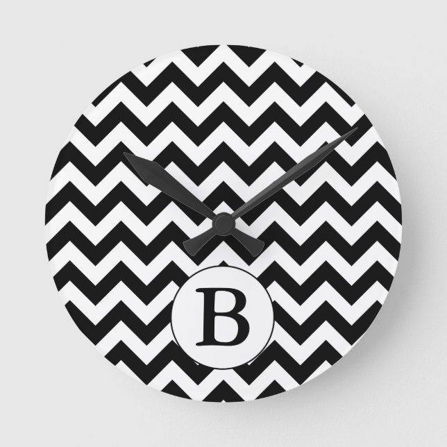 Anpassningsbar Monogrammed Large Black Chevron-des Rund Klocka (Framsida)