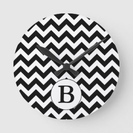 Anpassningsbar Monogrammed Large Black Chevron-des Rund Klocka