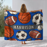 Anpassningsbar Monogrammed Royal Blue Sports Fleecefilt<br><div class="desc">Perfekt för idrottare i alla åldrar och familjer för sportar. Håll dig varm vid kylig fotboll, fotboll, hockey- och basketsportspel och vrida upp på soffan med denna anpassningsbar monogrammerade fleece-filtar med flera idrottmönster. Innehåller en coola och en illustrerad illustrerad gräns mönster av sportens bollar och hockeypucks tillsammans med den moderna...</div>