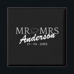 Anpassningsbar Mr. och Mrs. Bröllop Familjegåva Magnet<br><div class="desc">Det här är en bröllop-monogramdesign. Det är en perfekt gåva till par och det är en symbol för kärlek,  stöd och vänskap som alltid kommer att omge dem på deras resa genom giftermål.</div>