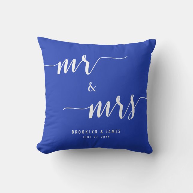 Anpassningsbar Mr. och Mrs. Royal Blue Bröllop Pil Kudde (Framsida)
