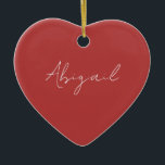 Anpassningsbar Namn Red & White Julgransprydnad Keramik<br><div class="desc">Skript Namn Simple Heart Ornament. År på baksidan. Röd och vit.</div>