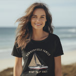 Anpassningsbar Nautical Matching Family Boat Resa  T Shirt<br><div class="desc">Familjebåtsdesign för nautiskt tema med en segelbåt, och modern typografi som gör en perfekt som passar familjekoordinerade föreställningar för äventyr, kryssning eller familjeåterförening som du har planerat för hela året. Perfekt för möhippor och möhippor Ta en titt på andra matchande artiklar som t.ex. garantier för resten av familjen - mamma,...</div>