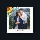 Anpassningsbar Newlyweds Rustic Sunblommor Eucalyp Canvastryck<br><div class="desc">Lägg till din egen text som du vill för att anpassa den här fantastiska vattenfärgsillustrationen av solblommor,  eukalyptus löv och grönenergi. Idealisk bröllop-presentartikel för nylweder,  brudens sida,  bridesmaid,  maid of honor,  blomflicka,  mor av brud eller groom. Redigera texten till kostym.</div>