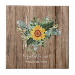 Anpassningsbar Newlyweds Rustic Sunblommor Eucalyp Kakelplatta<br><div class="desc">Lägg till din egen text som du vill för att anpassa den här fantastiska vattenfärgsillustrationen av solblommor,  eukalyptus löv och grönenergi. Idealisk bröllop-presentartikel för nylweder,  brudens sida,  bridesmaid,  maid of honor,  blomflicka,  mor av brud eller groom. Redigera texten till kostym.</div>