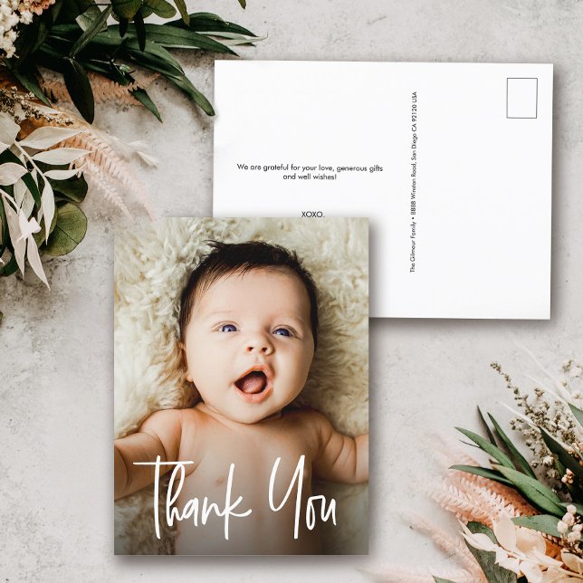 Anpassningsbar Nyfödd Foto Modern Baby Shower Tack Vykort (Modern Typography Thank you Handlettering style Baby photo postcard with return address.)