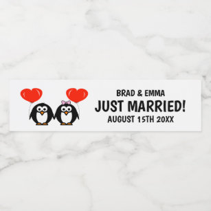 Anpassningsbar nygifta pingvin tecknad bröllop par vattenflaskor etikett