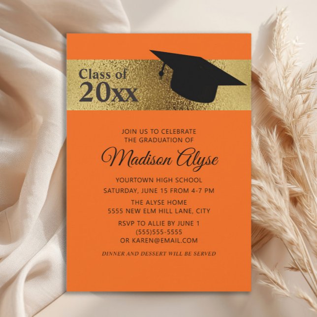 Anpassningsbar Orange Svarta kap Studenten Inbjudningar (Orange and gold graduation cap party invitation)
