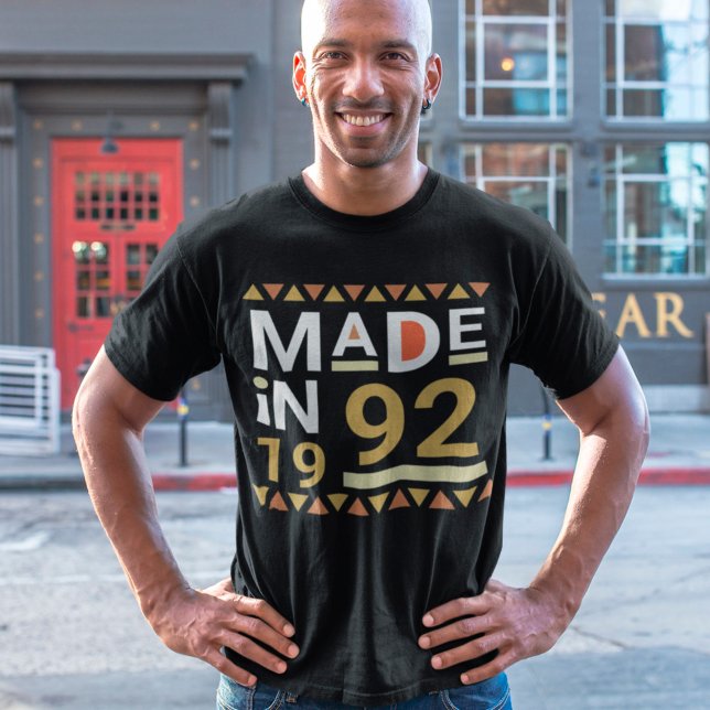 Anpassningsbar på födelsedagen Retro ingav T Shirt (Skapare uppladdad)