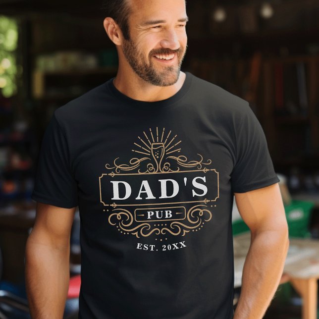 Anpassningsbar Pappa Pub Home Pub År etablerat T Shirt (Skapare uppladdad)