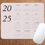 Anpassningsbar Pastel Rosa 2025 Calendar Elegant Musmatta<br><div class="desc">Uppgradera arbetsytan med den här rosan för pastellprogram för anpassningsbar 2025-kalendermusmattan. Den här eleganta musknappen är designad för stil och praktisk och har en fullt-årskalender för snabb datumreferens, som ställs in mot en mjuk bakgrund för pastellrosa som ger ditt skrivbord lite elegans. Det mjuka yta säkerställer optimala musprestanda, medan det...</div>