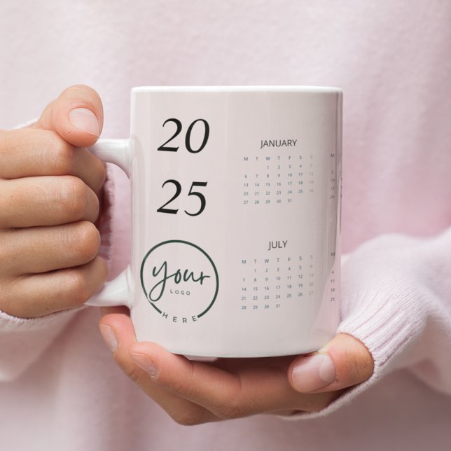 Anpassningsbar Pastel Rosa 2025-kalender med Logot Jumbo Mugg (Skapare uppladdad)