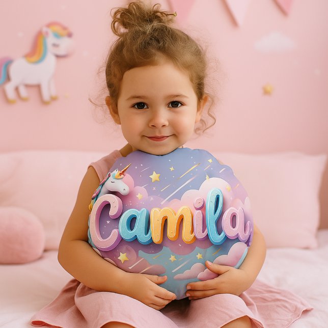 Anpassningsbar Pastel Unicorn Namn Pillow Rund Kudde (Custom unicorn-themed nursery decor with child's name in rainbow colors)