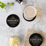 Anpassningsbar Pawpaws Pub-pub-år i hemmet Underlägg Papper Rund<br><div class="desc">Ge en speciell farfar med fantastisk anpassningsbar underlägg för Fars dag. Gör ett underbart tillägg till farpas hem pub,  med "Pawpaws Pub" och det år som fastställts på en vintage stil pub logotyp. All text är anpassade. Växla smeknamnet eller byt ut pub mot pub om du vill.</div>