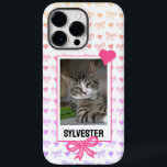 Anpassningsbar Pet Porträtt Cute Rosa Ribbon Heart<br><div class="desc">Ta dina omhuldade husminnen och lägg till en ljuvlig charm till ditt dagliga liv med den här fängslande anpassningsbarna-telefonväskan med en personlig-husdjur porträtt som ramats in i ett reflekterande foto stil, försedd med delikat rosa rosett band och hjärtan. Denna hjärtslitande utformning framhäver en känsla av nostalgi, kärlek för sällskapsdjur, och...</div>