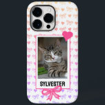 Anpassningsbar Pet Porträtt Cute Rosa Ribbon Heart<br><div class="desc">Ta dina omhuldade husminnen och lägg till en ljuvlig charm till ditt dagliga liv med den här fängslande anpassningsbarna-telefonväskan med en personlig-husdjur porträtt som ramats in i ett reflekterande foto stil, försedd med delikat rosa rosett band och hjärtan. Denna hjärtslitande utformning framhäver en känsla av nostalgi, kärlek för sällskapsdjur, och...</div>
