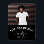 Anpassningsbar Photo 21st Birthday Party Memory Ke Magnet<br><div class="desc">Coola Anpassningsbar-familjen keepsaké magnet. Den här layouten har en modern,  sportig typografisk design och en coola namnteckning skript bredvid ditt foto,  anpassningsbar hälsning,  namn och datum.</div>