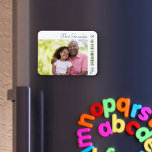 Anpassningsbar Photo - Best Grandpa i Universe Magnet<br><div class="desc">Anpassa den här enkla och moderna fotomagneten till din morfar (morfar, pappa etc.). Mallen ställs in med redot att du kan lägga till ett eget foto och redigera exempelformuleringen om du vill. Exempeltexten lyder för närvarande "Bästa farfar i universum". Utformningen har en färg-palett i trendig av handflatan grönt och djuphavsblått....</div>