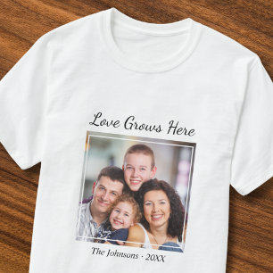 Anpassningsbar Photo Family Namn Kärlek växer här  T Shirt